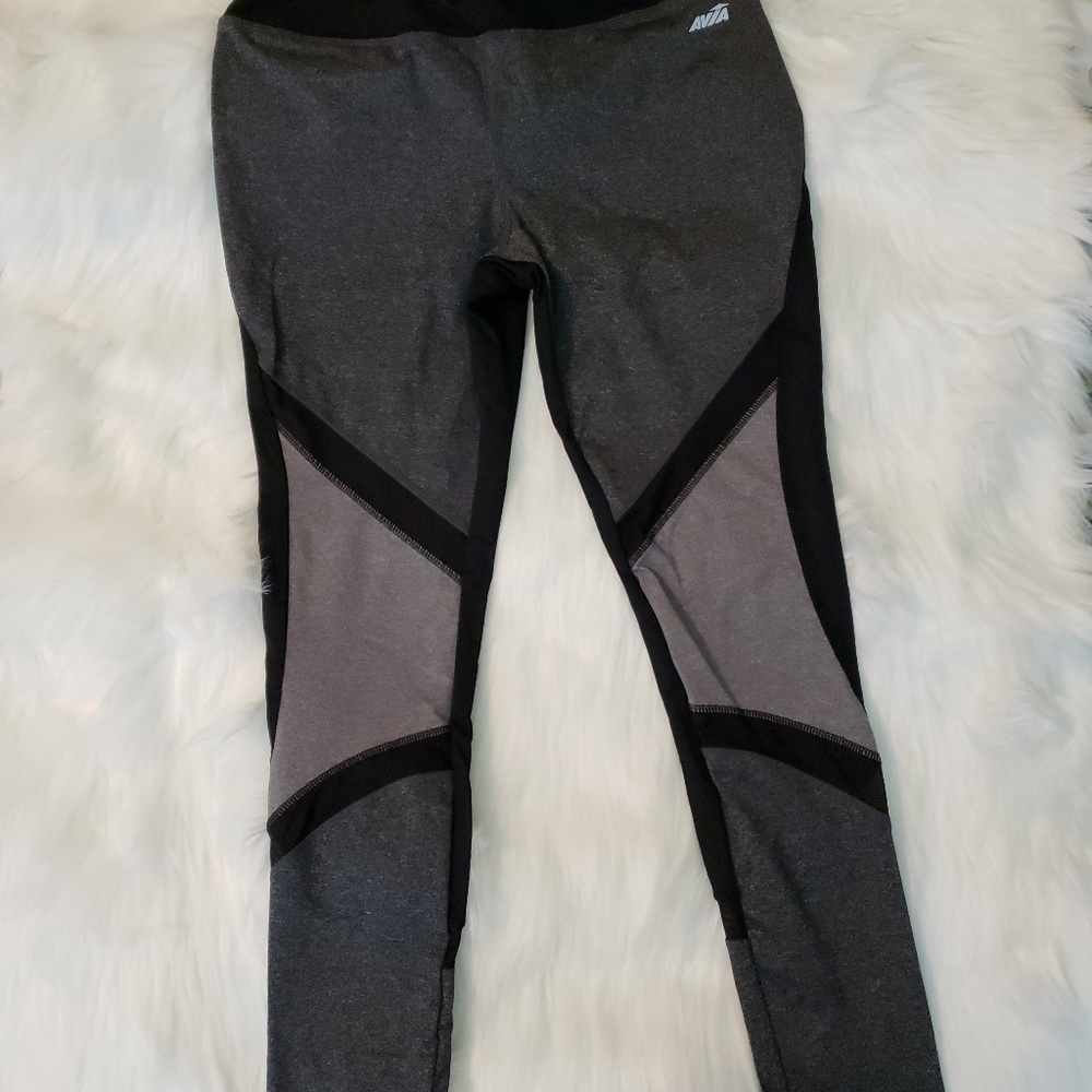 Black and grey workout leggings